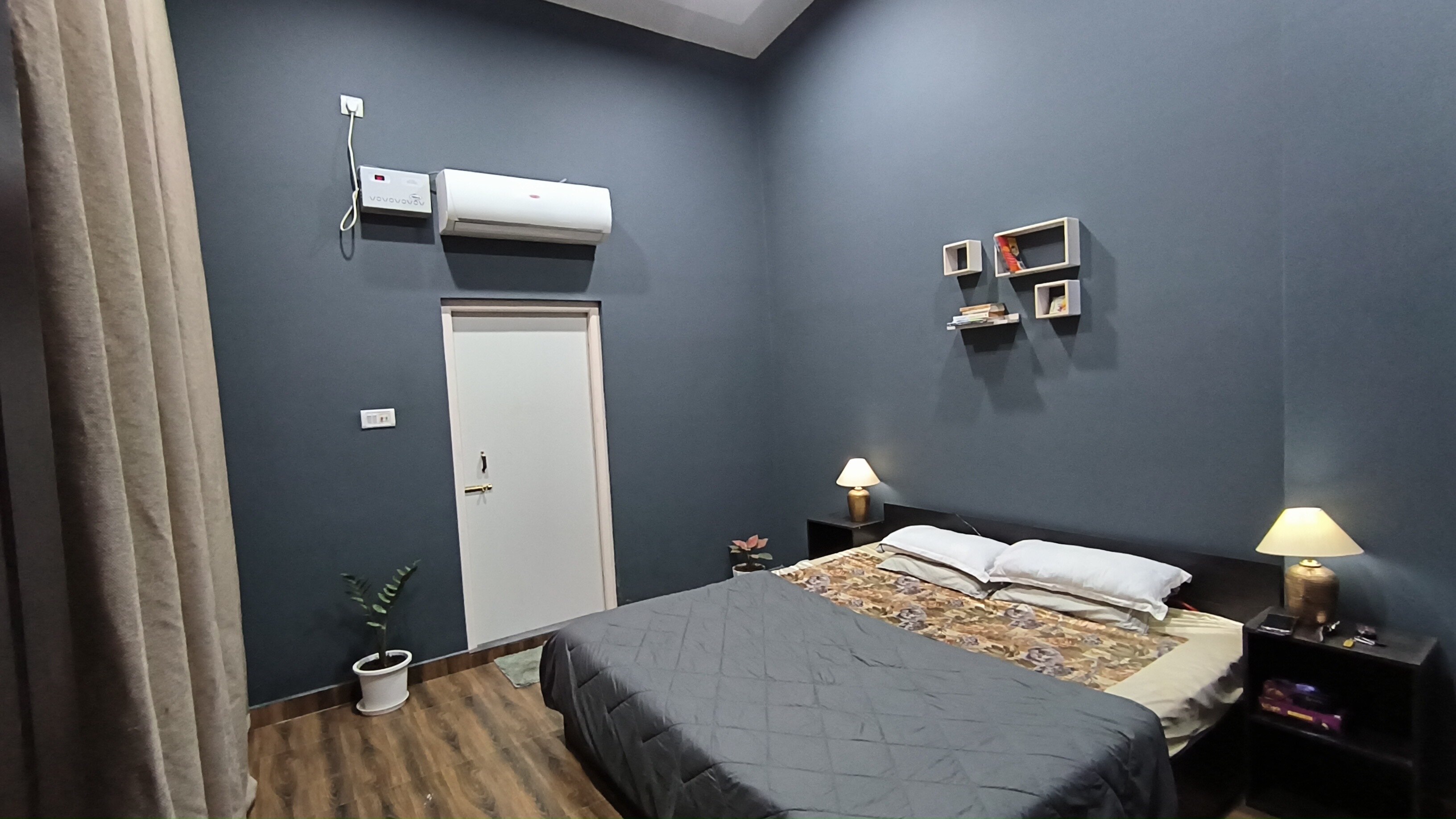 The Loft House Apartment - Tap to explore photos
