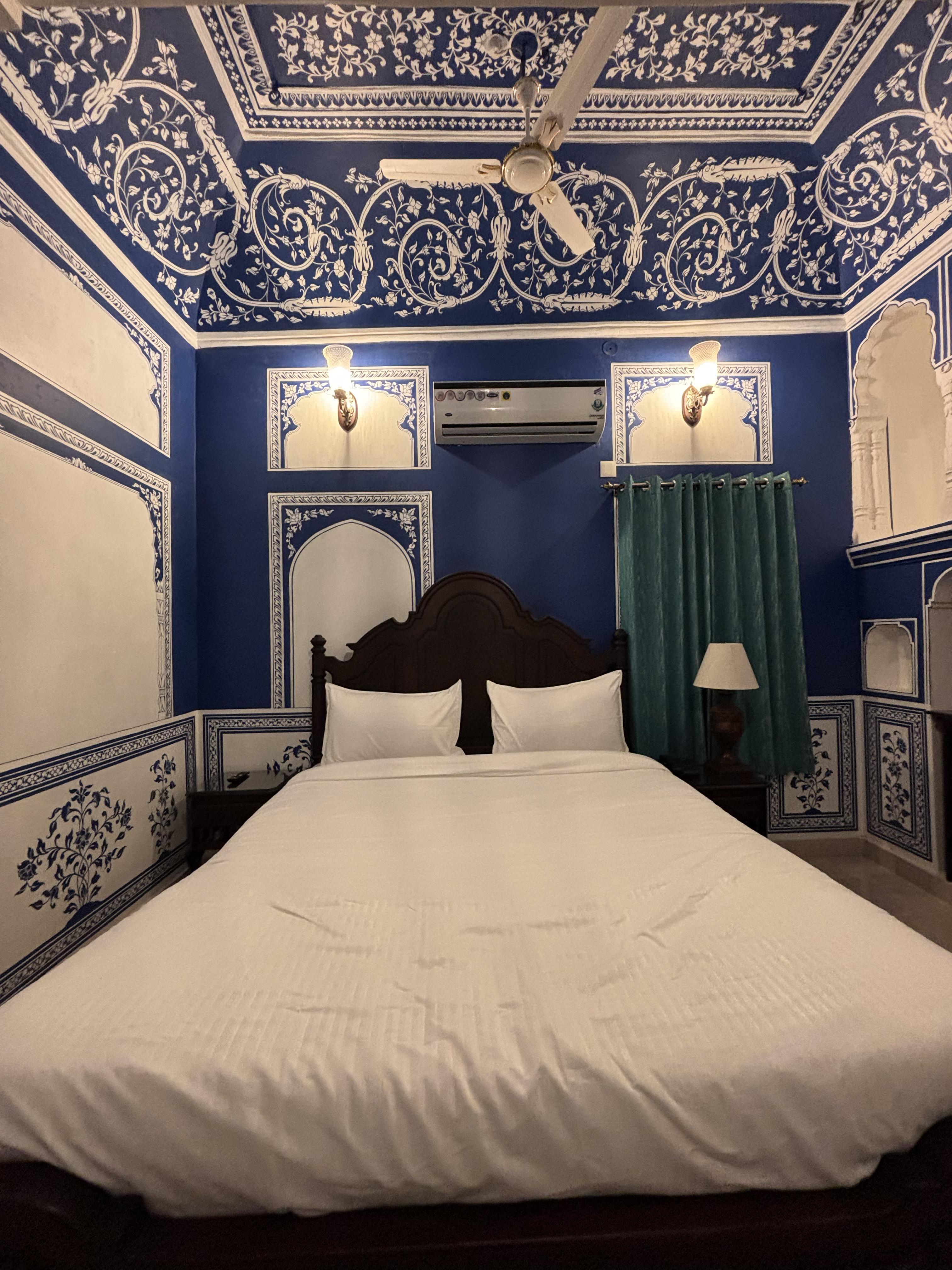 Hotel Mandawa Vilas - Tap to explore photos