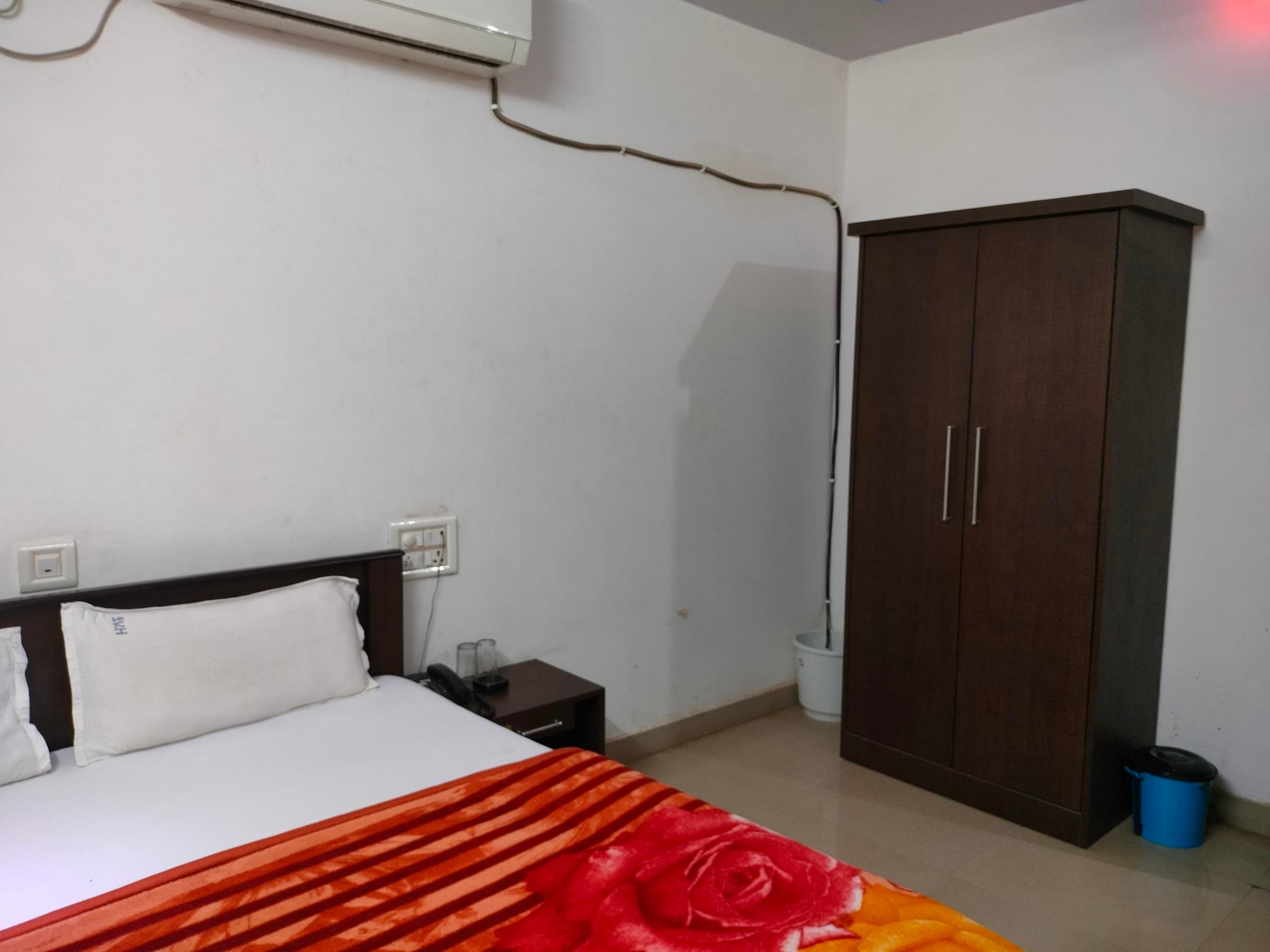 shree balaji Dhanraj Resturant Hotel & Chaat Bhandaar - Tap to explore photos