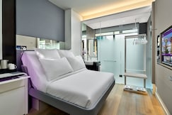 يوتيل سينجابور أورشارد رود, سنغافور