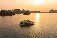 Cozy Bay Premium Halong Day Cruise, Ha Long
