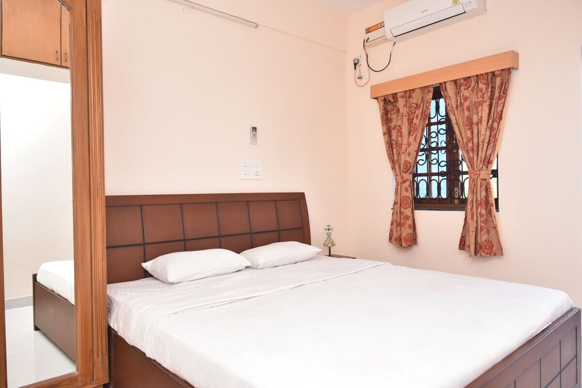 Casa Sonora 2bhk apt in dona paula - Tap to explore photos