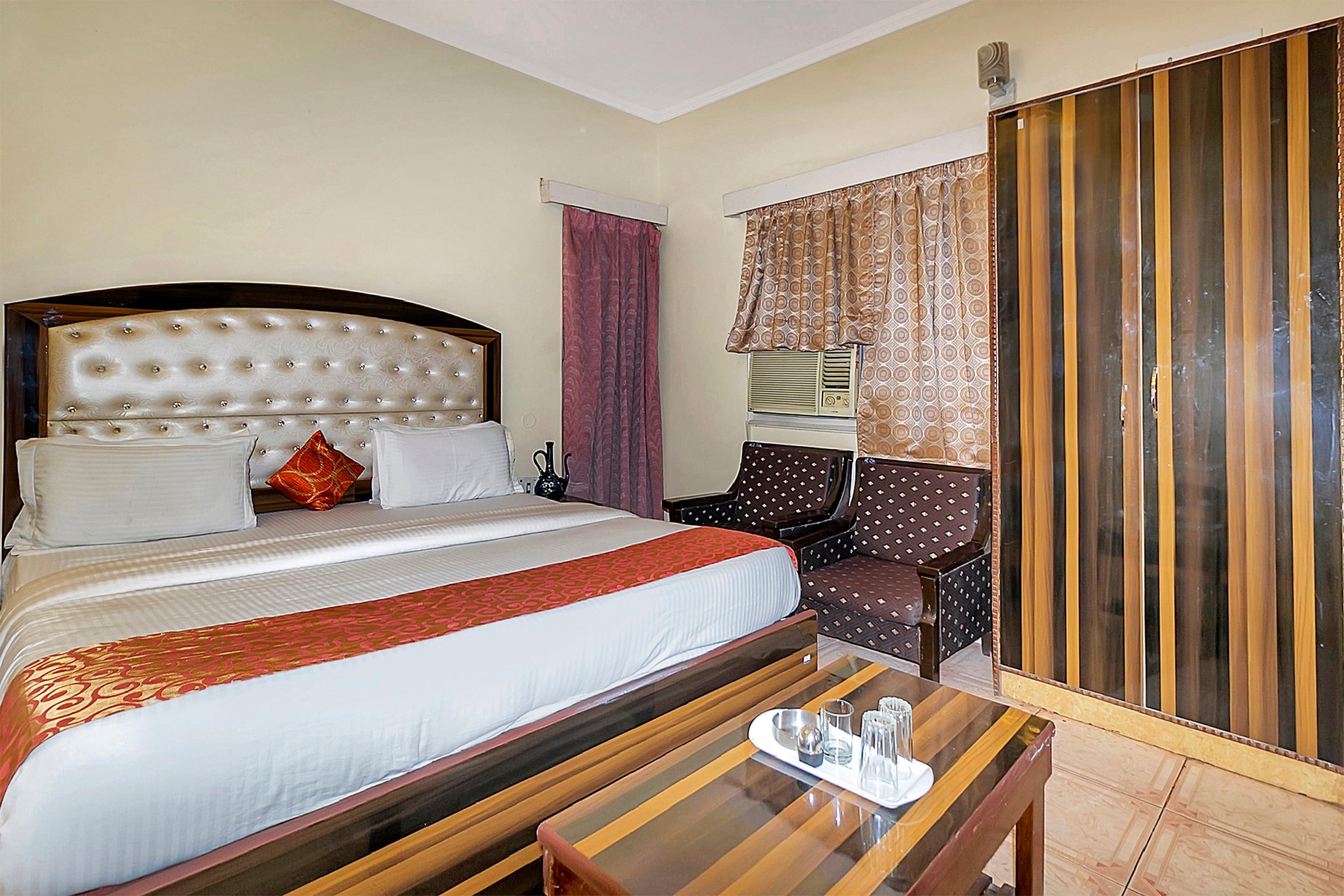 Hotel Kapoor Inn - Tap to explore photos