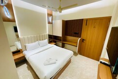 Hotel Green County, Ulhasnagar