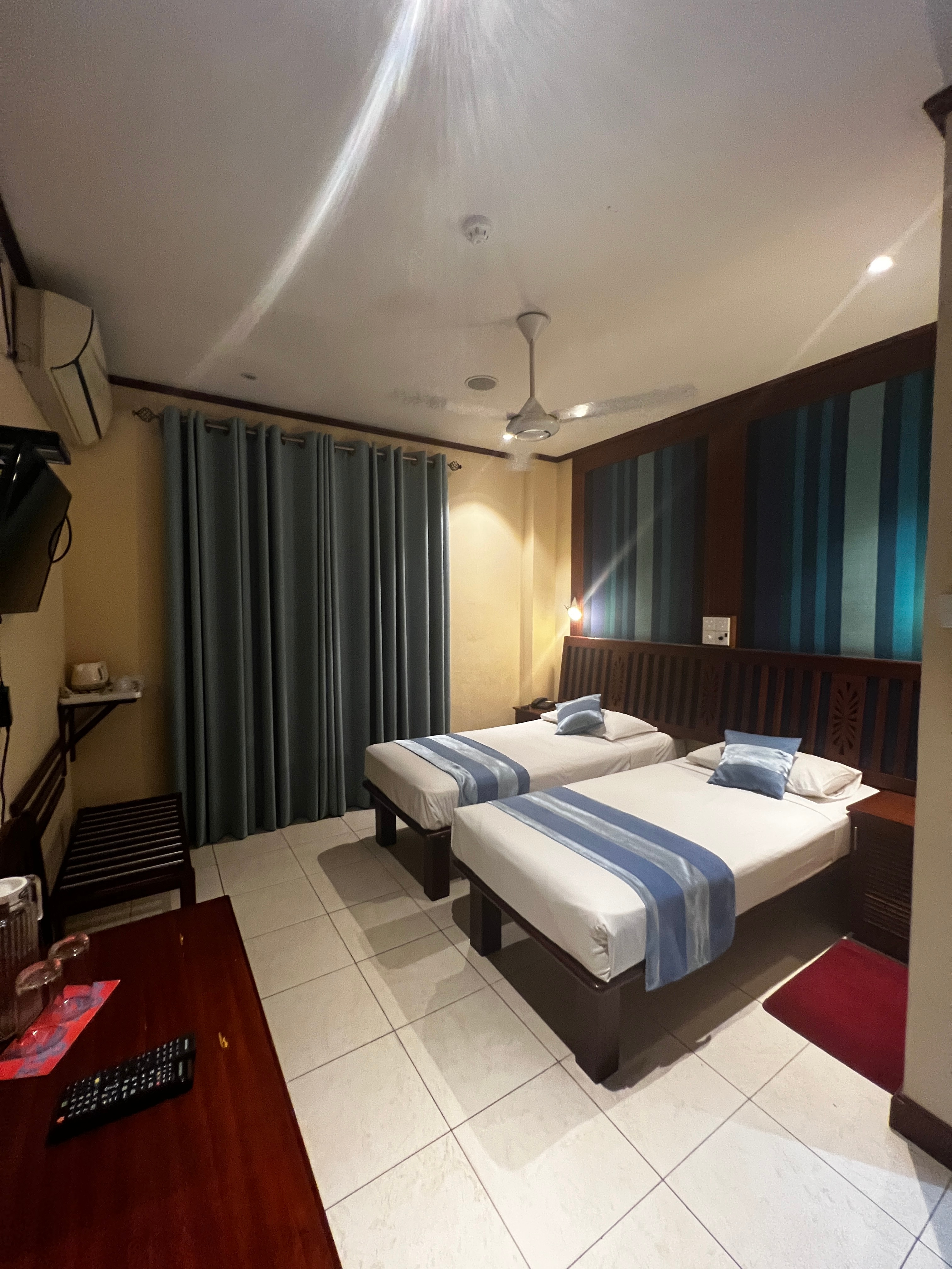 Oak Ray Colombo City Hotel - Tap to explore photos