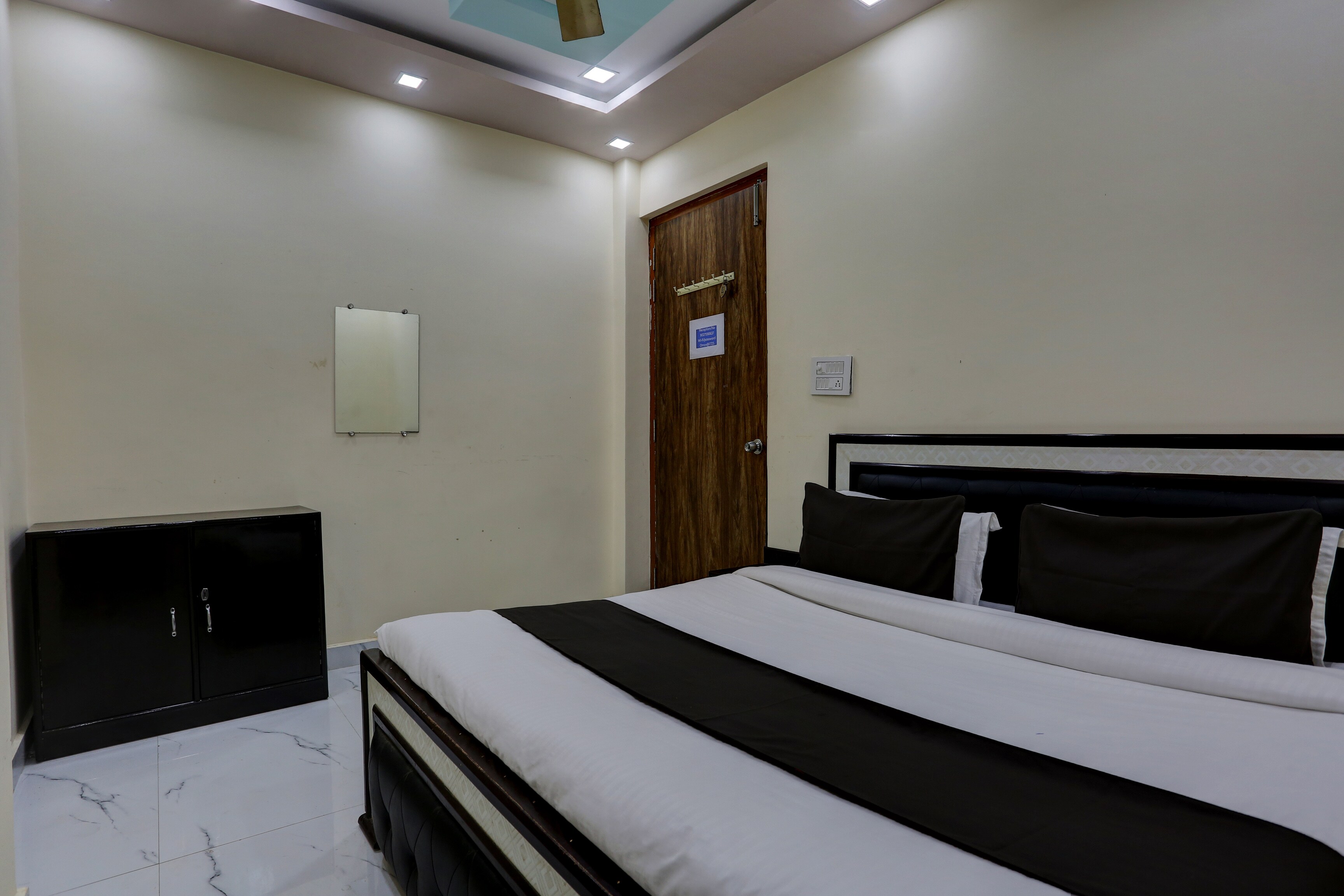 OYO 818850 Hotel Omex - Tap to explore photos