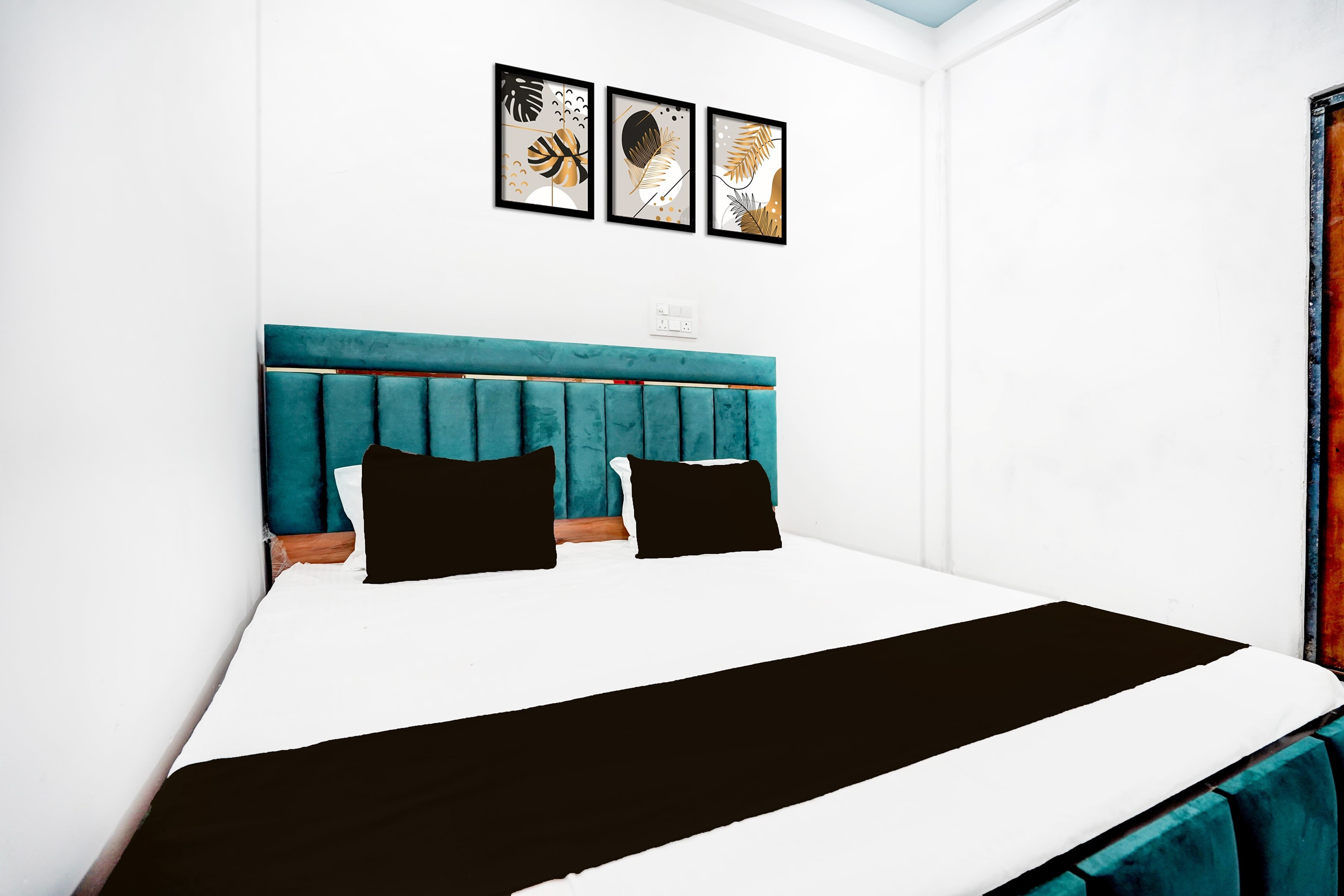 Hotel O RAJ MAHAL HOTEL & RESTUARANT - Tap to explore photos