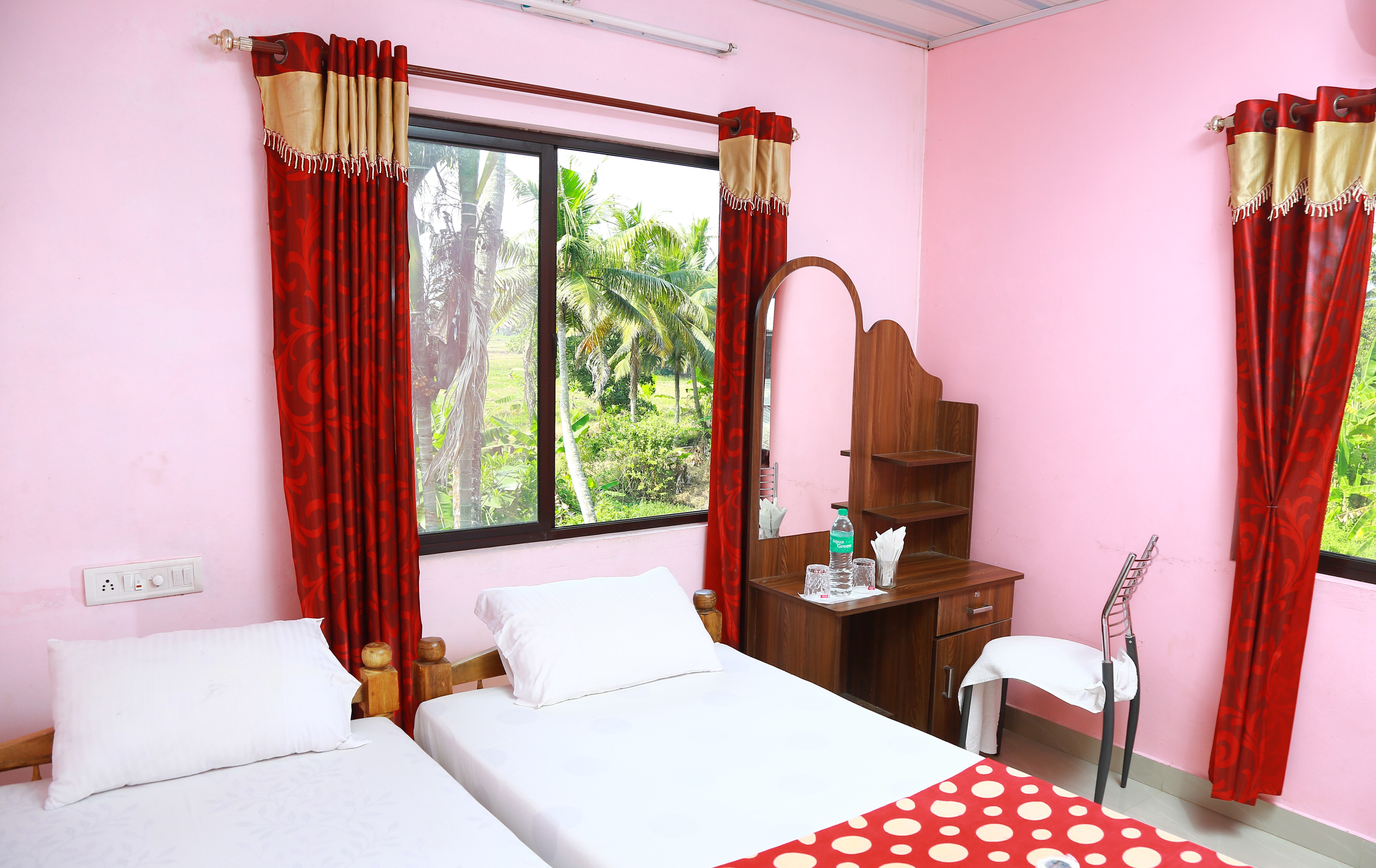 Prabudha Homestay - Tap to explore photos