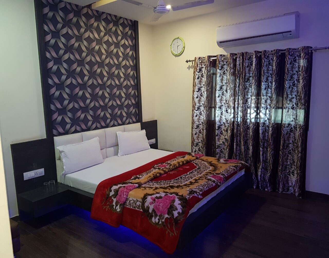 Hotel Bhagyoday - Tap to explore photos
