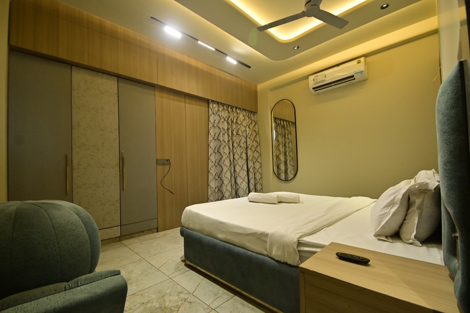 Hotel Sundaram Resort - Tap to explore photos