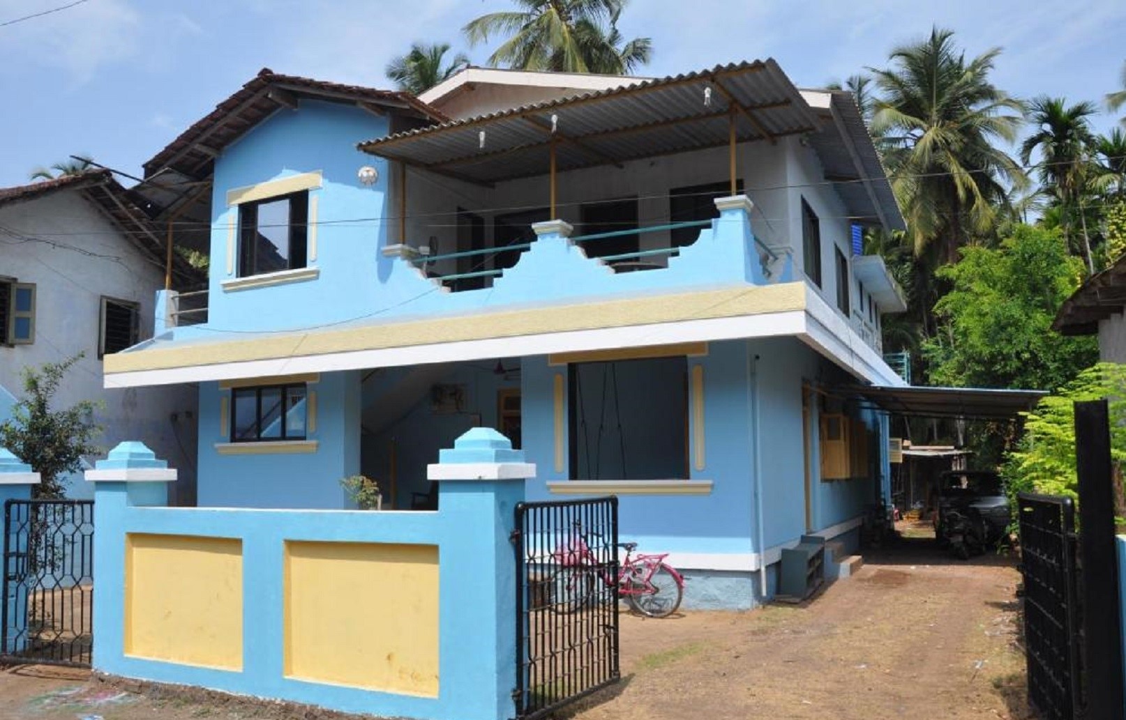Suvarna Holiday Home - Tap to explore photos