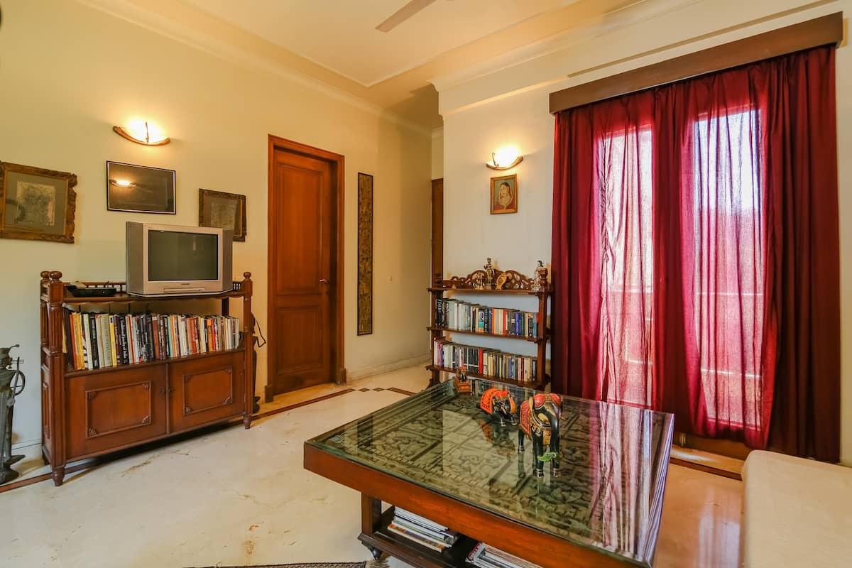 Posh Delhi house - Tap to explore photos