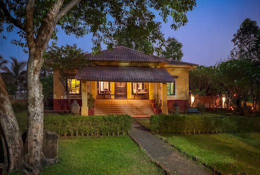 StayVista | Vintage Estate Villa w/ Alfresco Dining & Pool