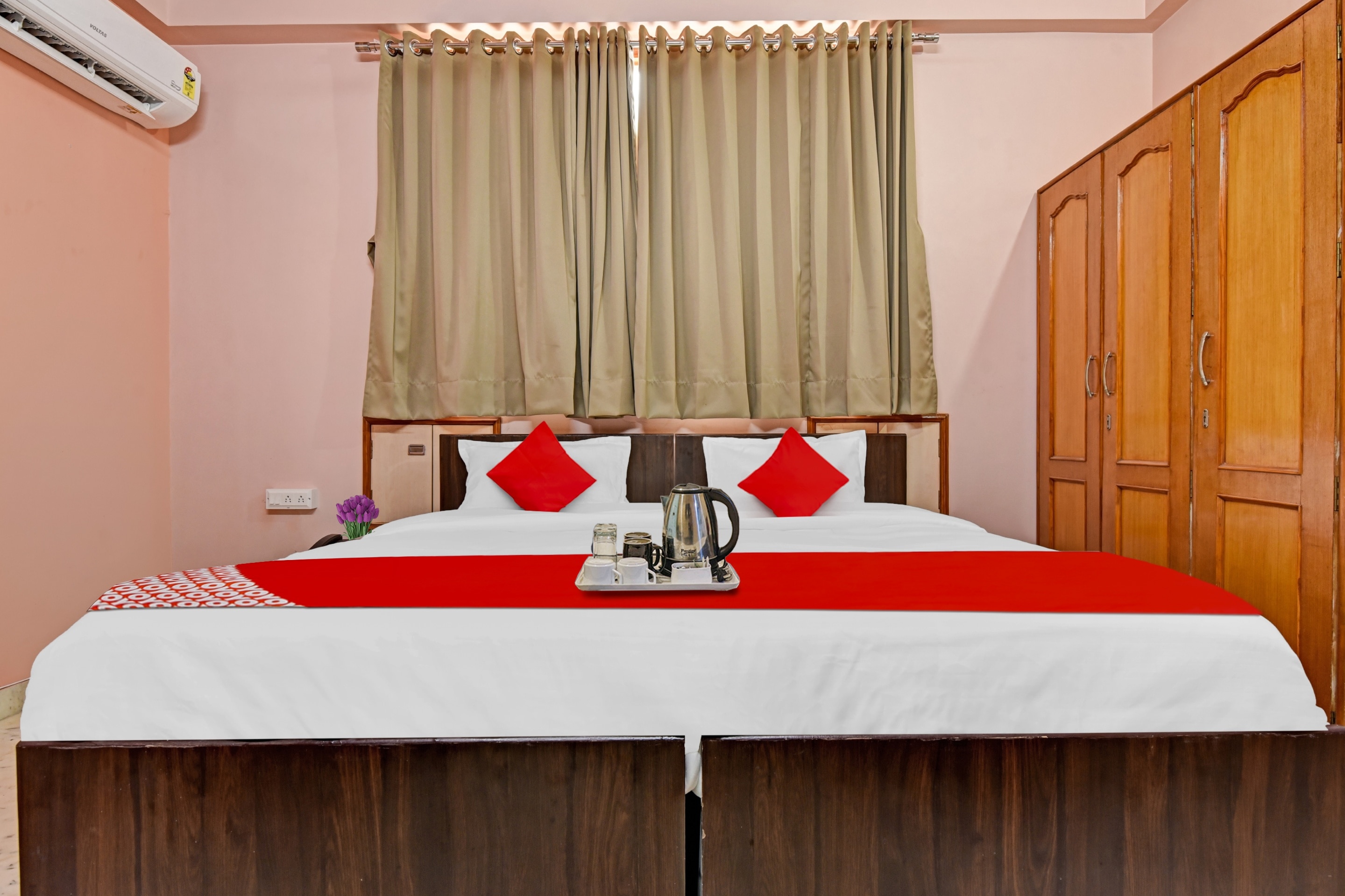 Hotel O Regal Stay - Tap to explore photos
