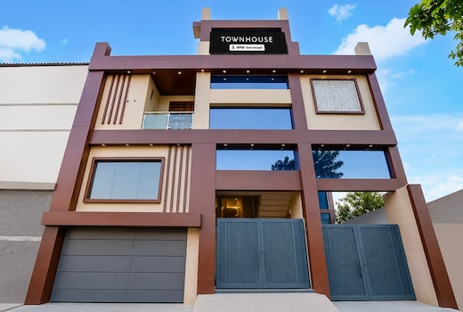 Super Townhouse IIM Lucknow Formerly Lexa Grand