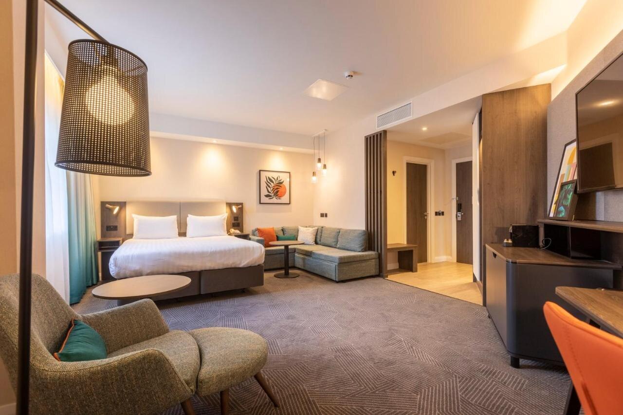 Holiday Inn London - Sutton - Tap to explore photos