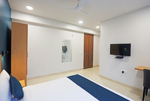 Hotel O Moody Moon Blue