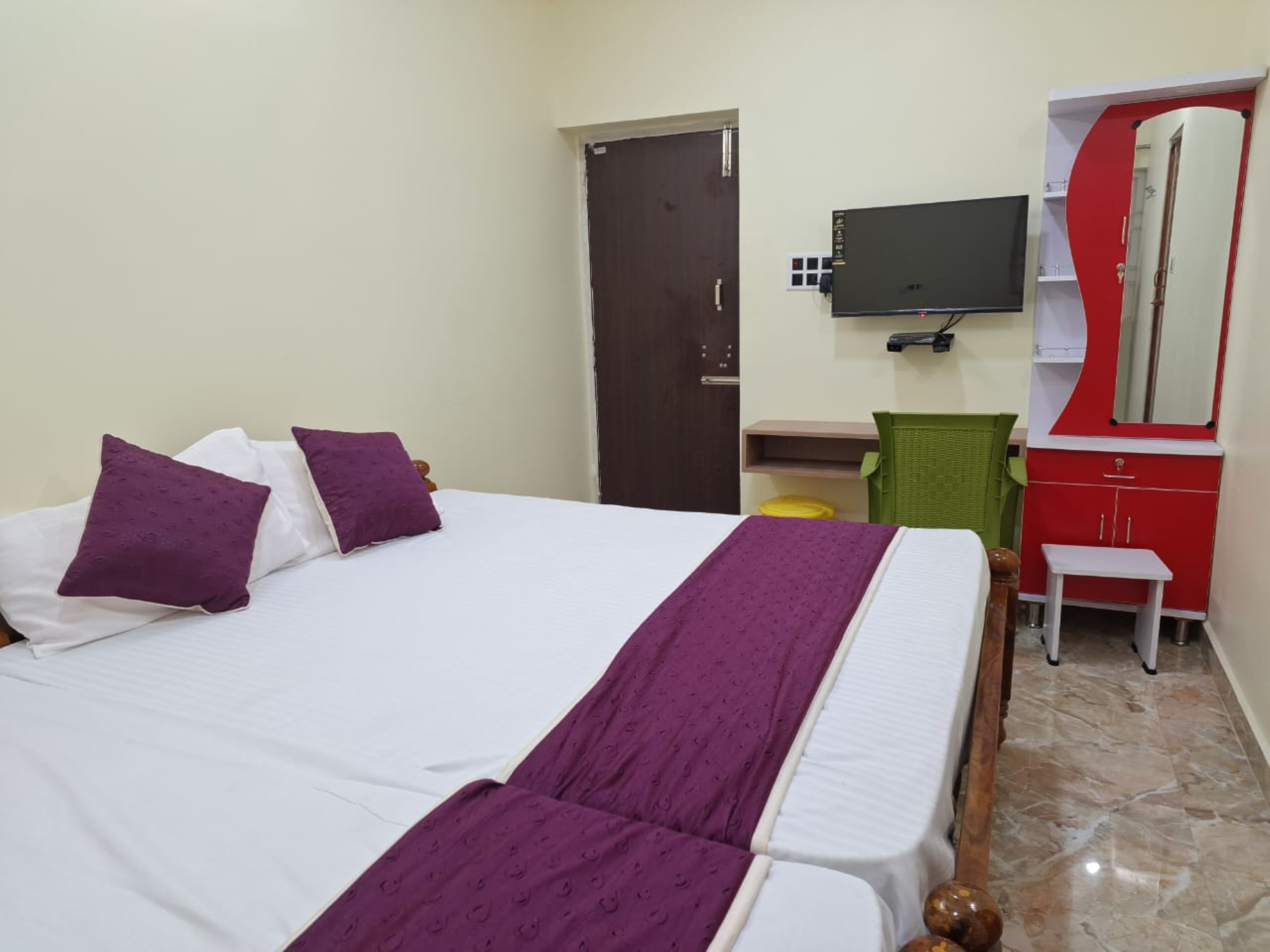 Sri Saraswathi Rooms - Tap to explore photos
