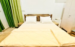 The 2 Tree Stylish Studio in Heart of City