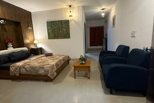 Bathtub & Big screen retreat