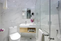 Adora Mira Hotel (formerly Ramada Encore By Wyndham Saigon D1), هو تشي مينه 