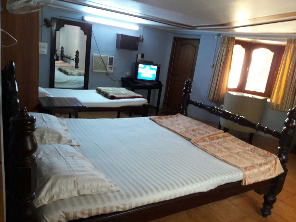 Biggish 2 Adjoining Rooms at Elysium Estate - Tap to explore photos
