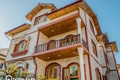Simba Homestay|5BR| A Home In Kashmir by Homeyhuts, Srinagar