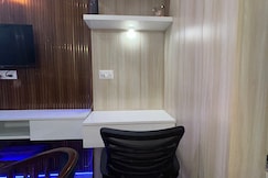 Spacious 1BHK for 6 Guests King & Sofa Beds Zirakpur,Chandigarh,Mohali,Tricity, Zirakpur