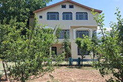 Capella Cay, Srinagar