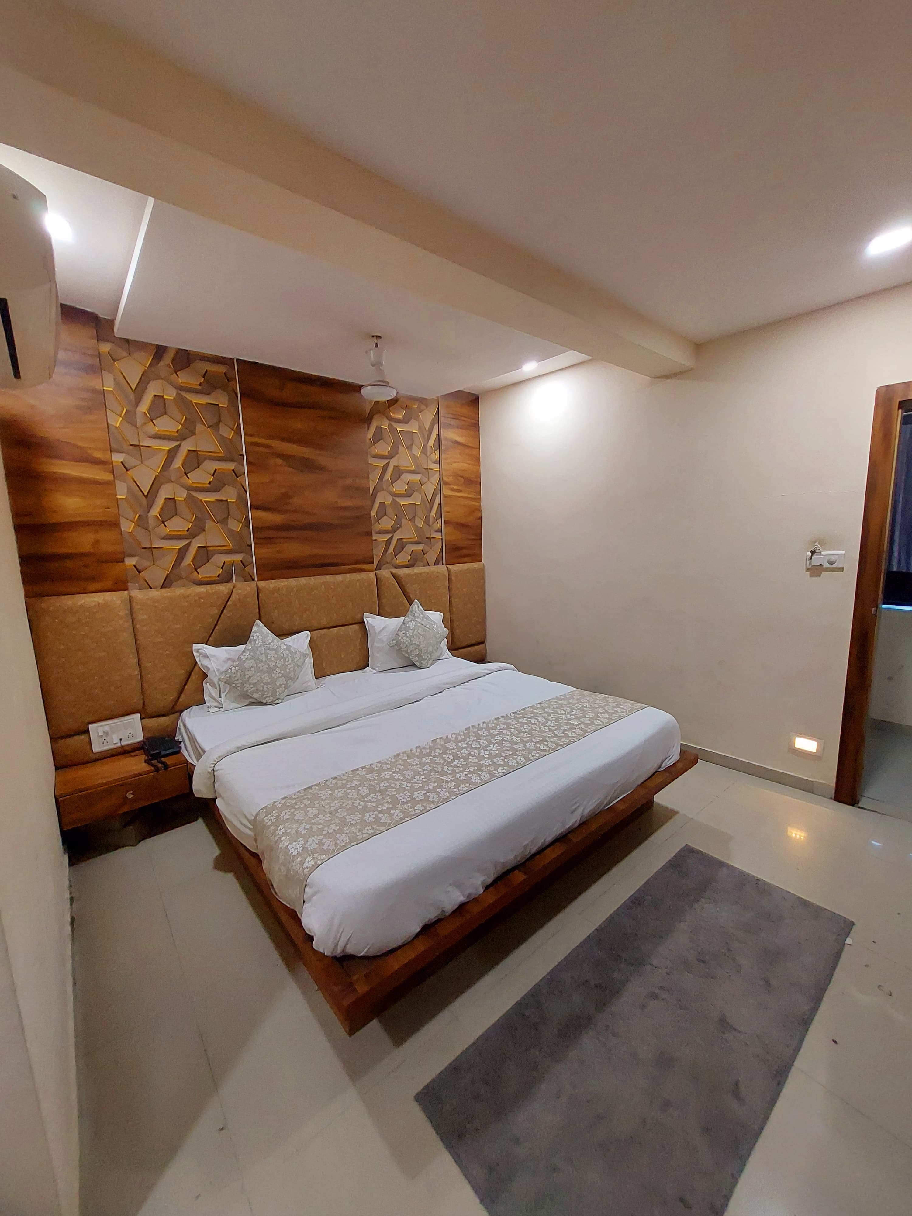 Hotel Dreamland Chandkheda - Tap to explore photos