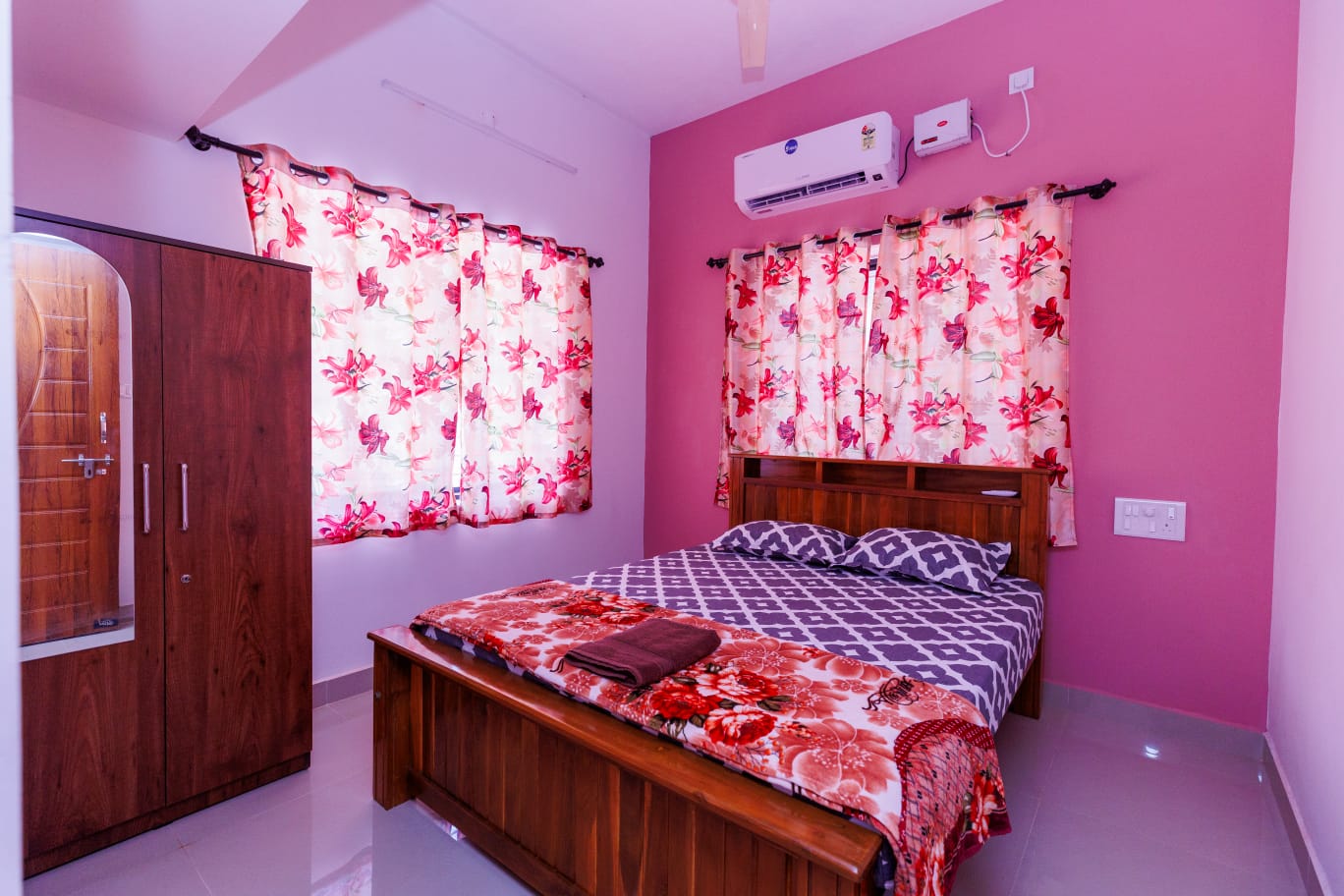 Galaxy Homestays - Tap to explore photos