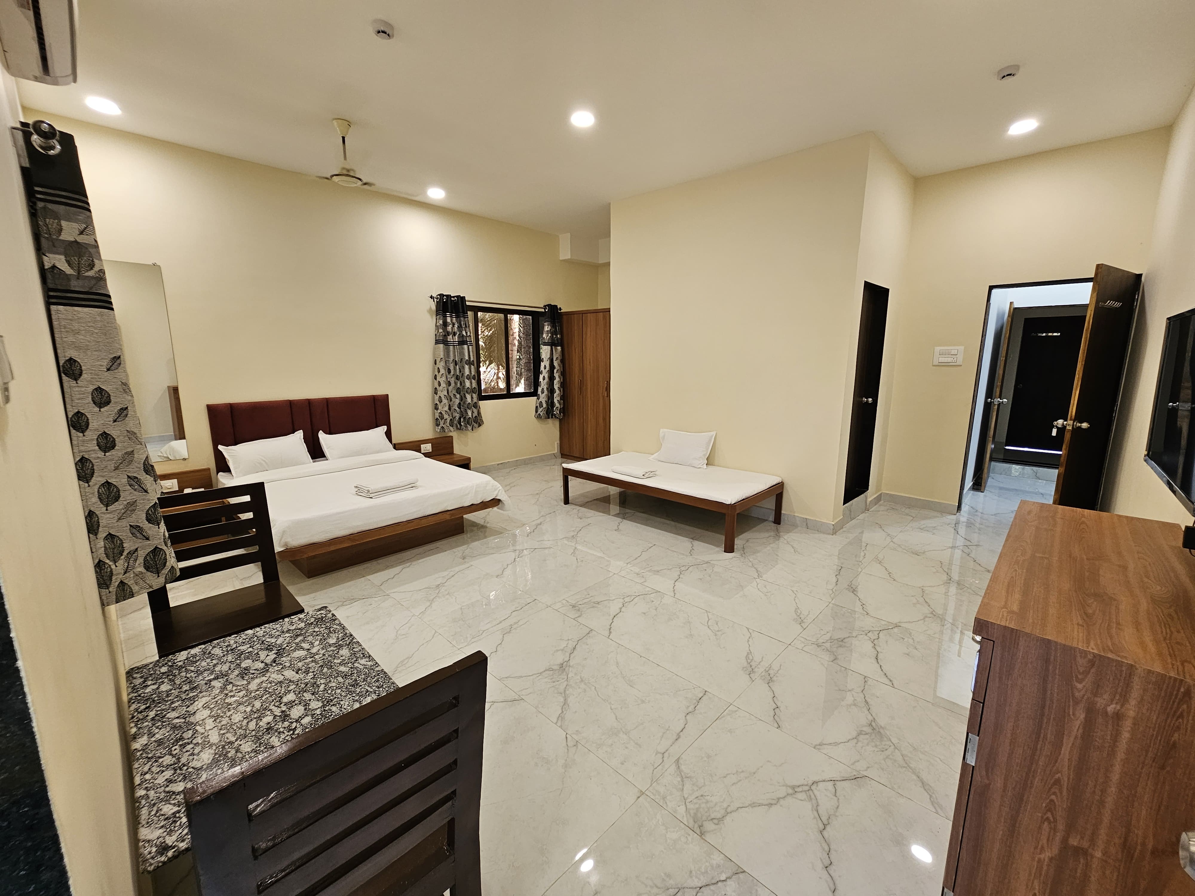 Wavelash Beach Resort 2