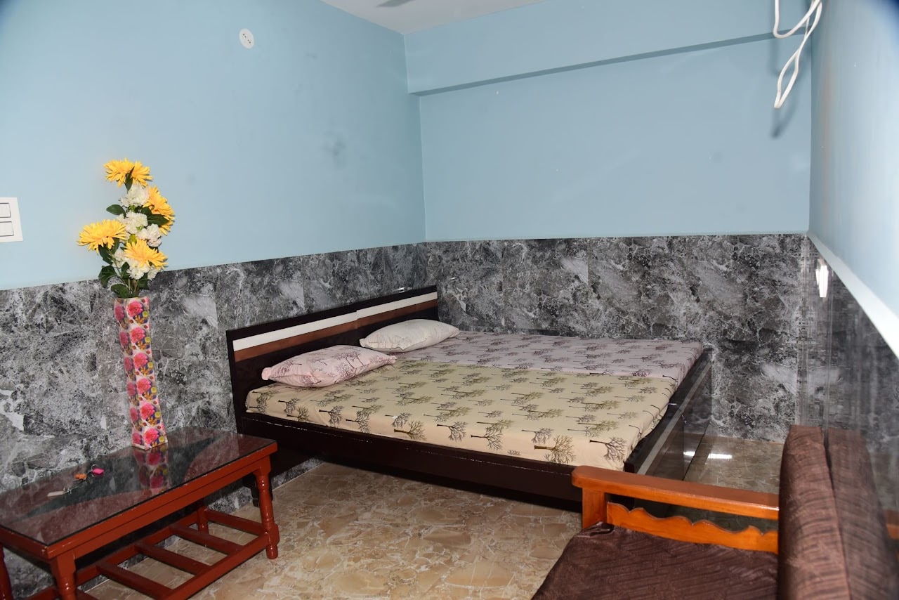 YADGAR HOTEL - Tap to explore photos