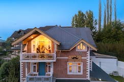 Moustache Srinagar, Srinagar