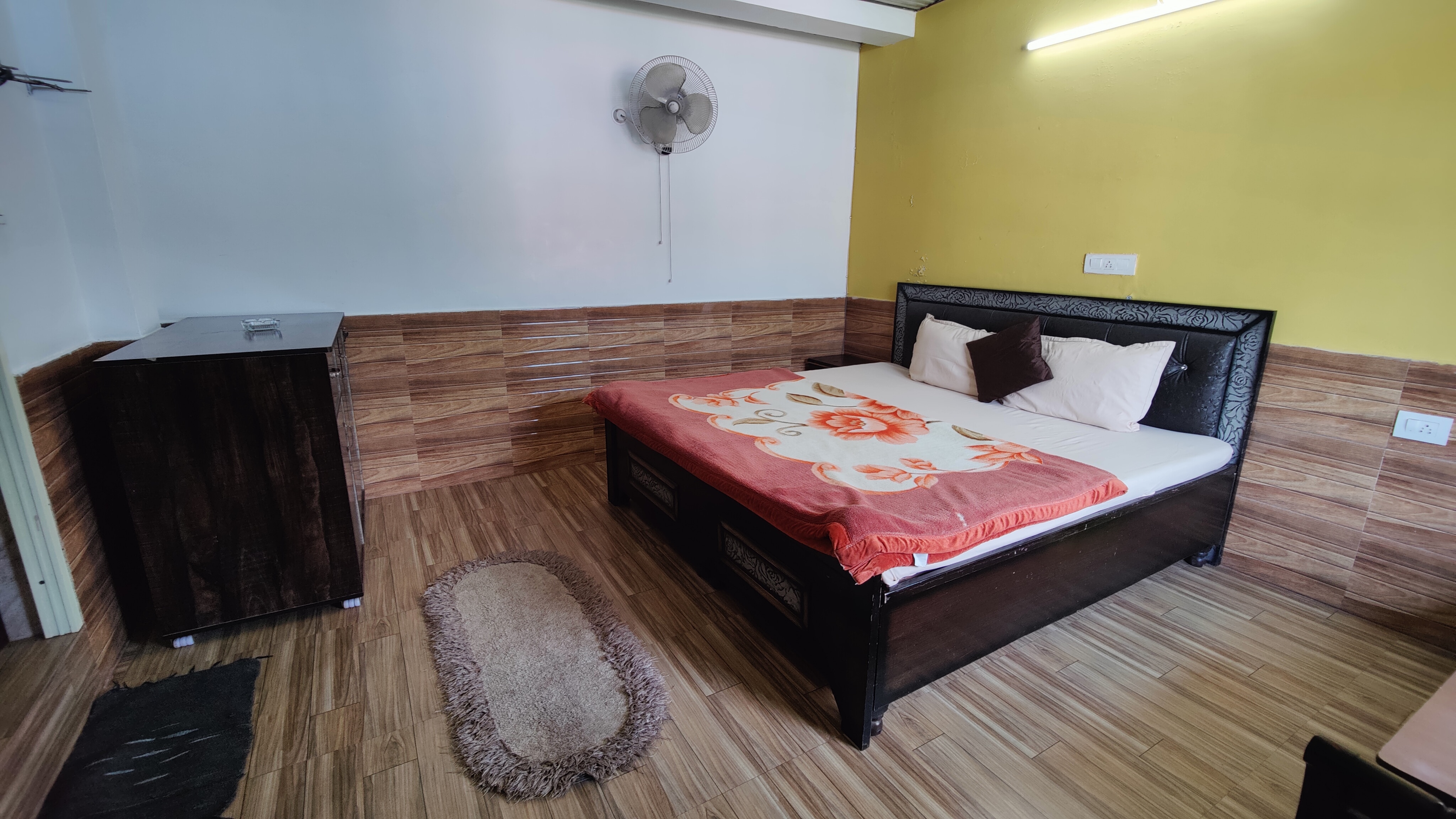 Sahaj Homestay Rooms in Naddi - Tap to explore photos