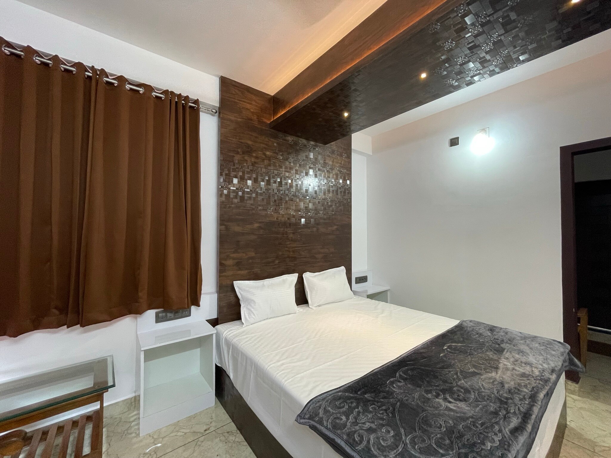 Rajamaly Tourist Home - Tap to explore photos