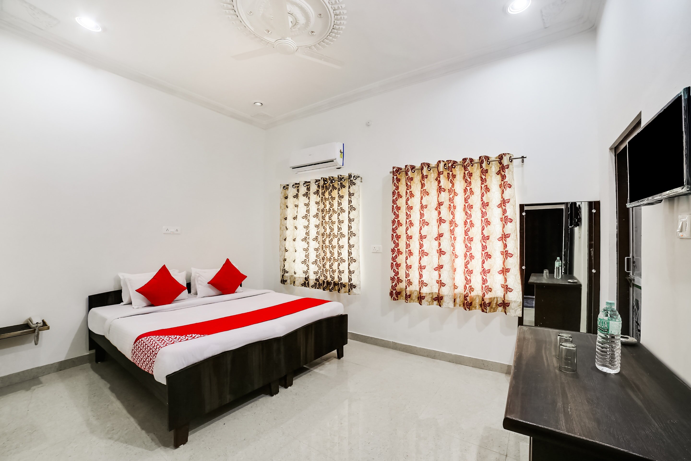 Hotel O Aarti Place - Tap to explore photos