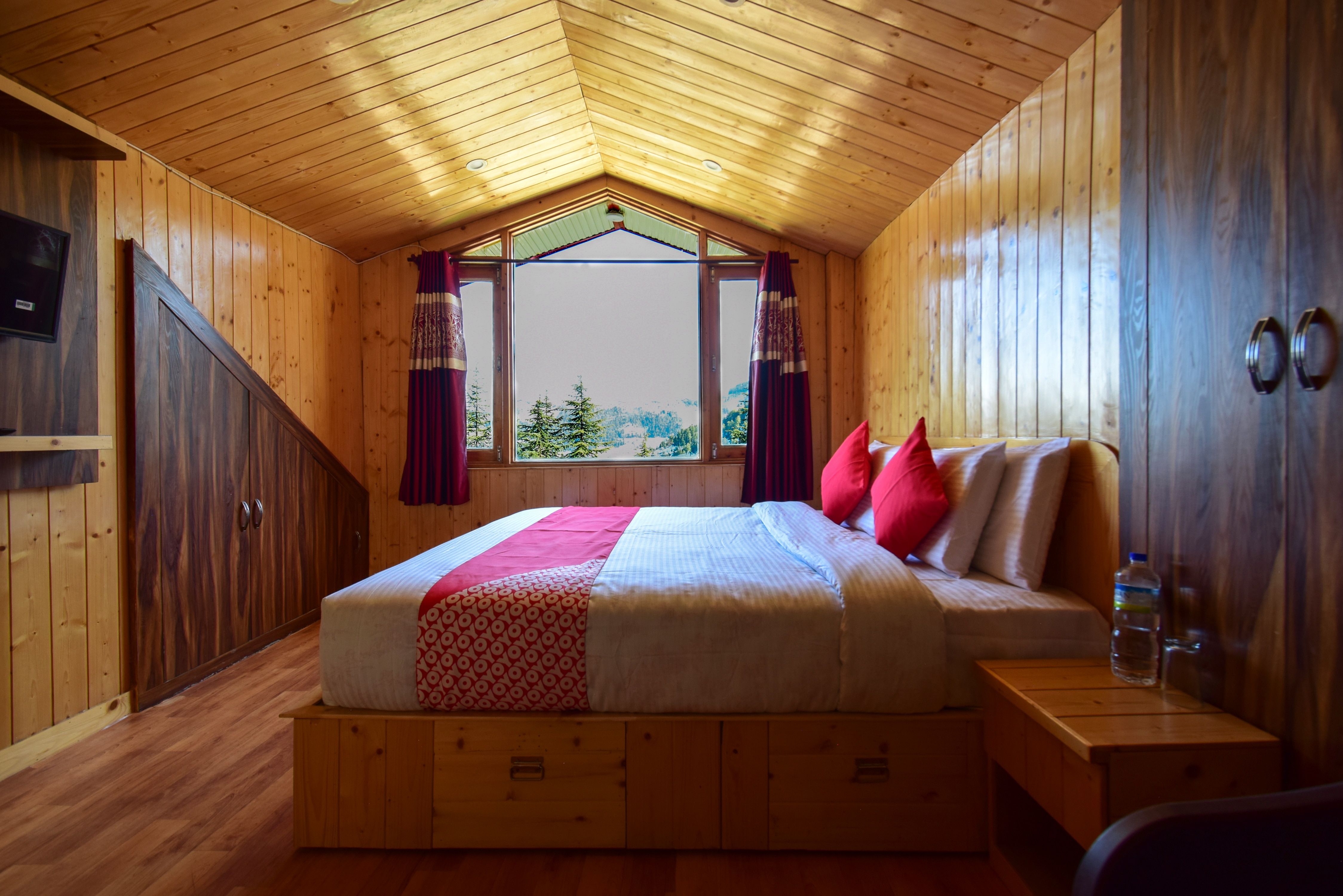 Gulmarg Height Homestay Kufri - Tap to explore photos