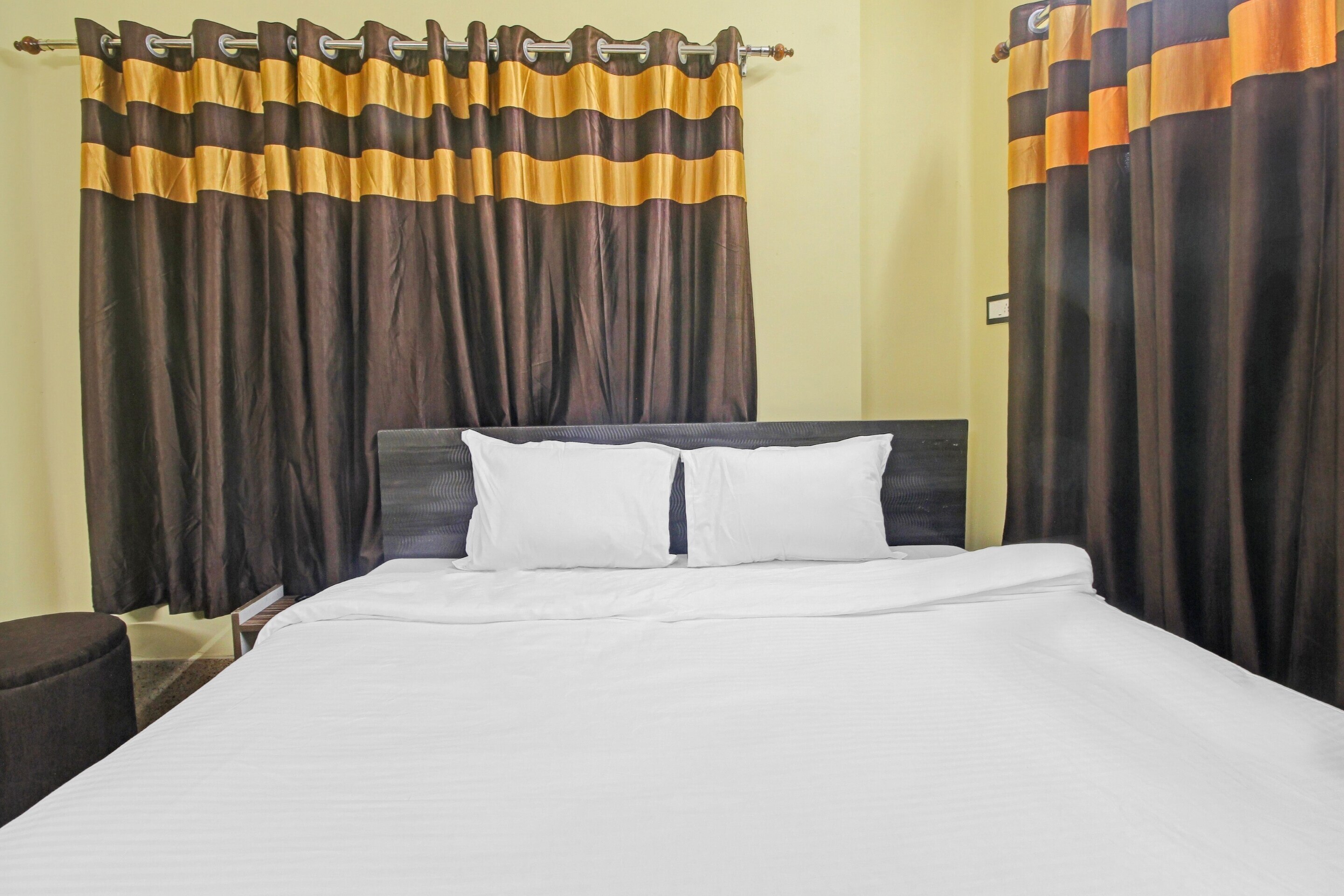 OYO Star VIP Inn Guest House - Tap to explore photos