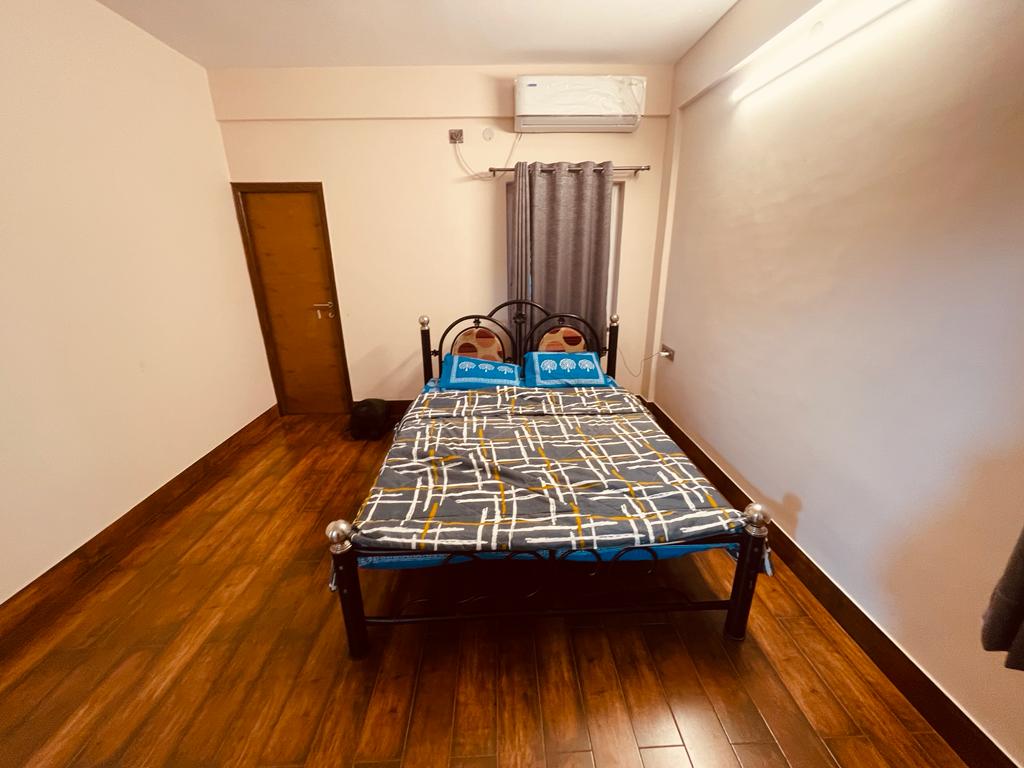 Djourney Hospitalities 1BF3 A luxury 3BHK in the city - Tap to explore photos