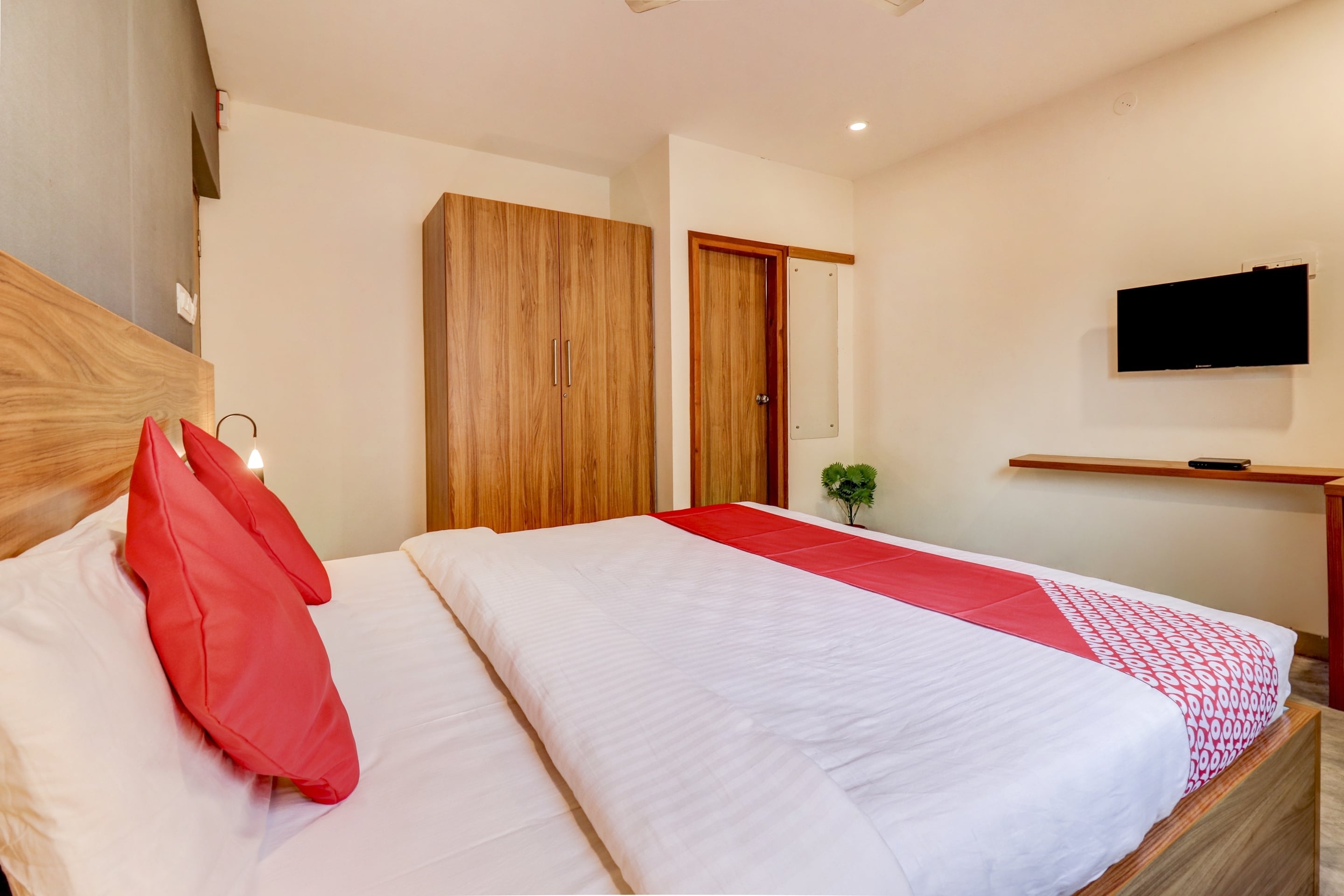 Hotel O SAI COMFOART ROOMS - Tap to explore photos
