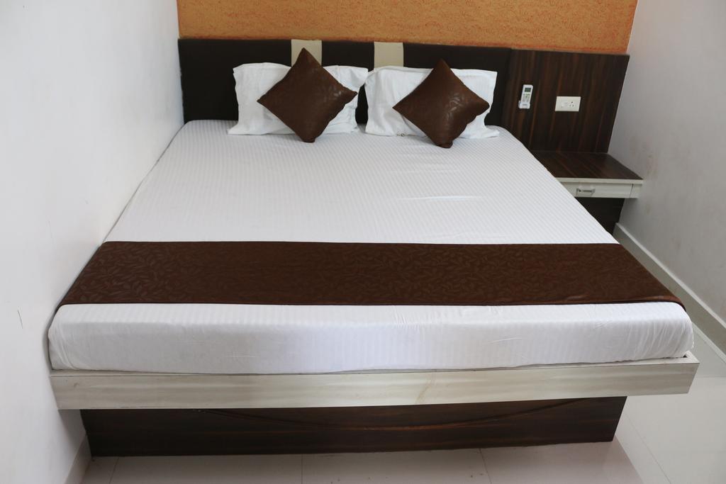 Preeti Mansion Guest House - Tap to explore photos