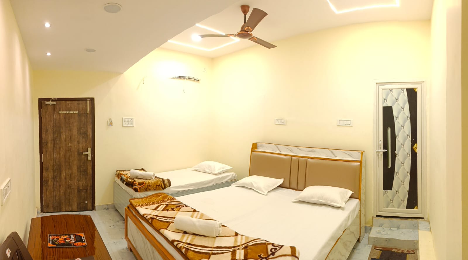 Sanskriti Guest House 102 - Tap to explore photos