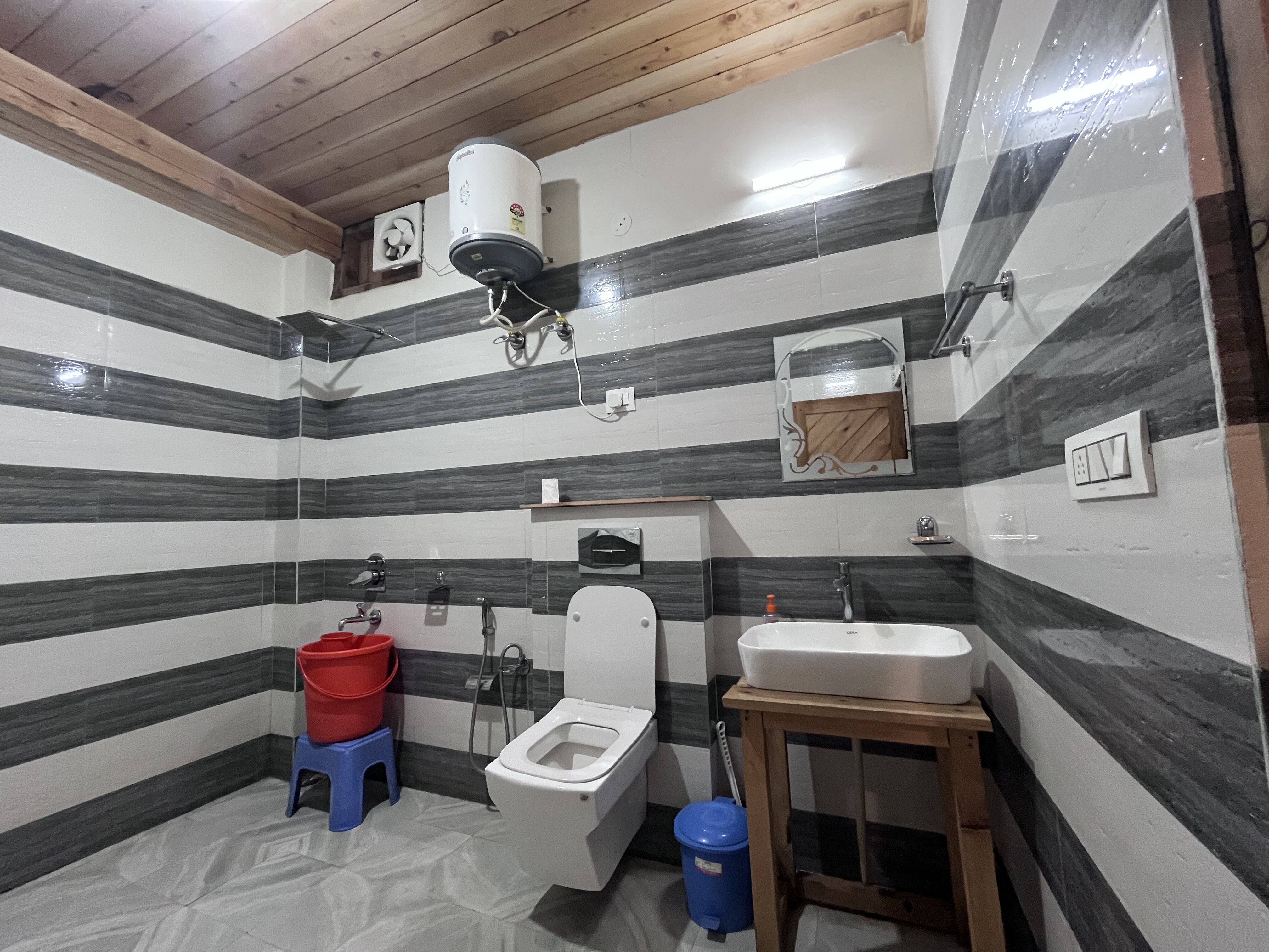 Pine View Cottage Tirthan by Homey huts - Tap to explore photos