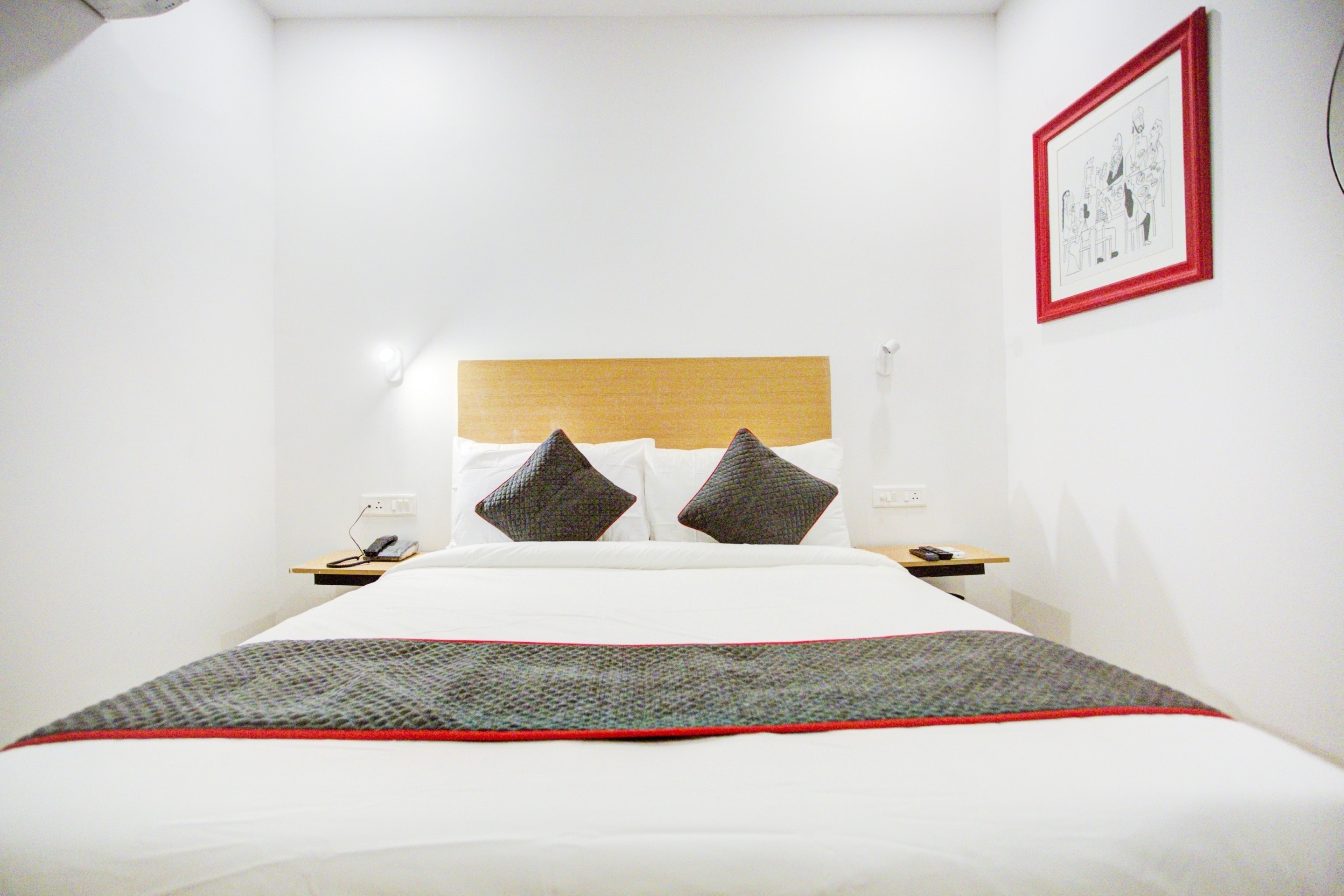 Townhouse Townhouse Atal Chowk Indirapuram Ghaziabad - Tap to explore photos
