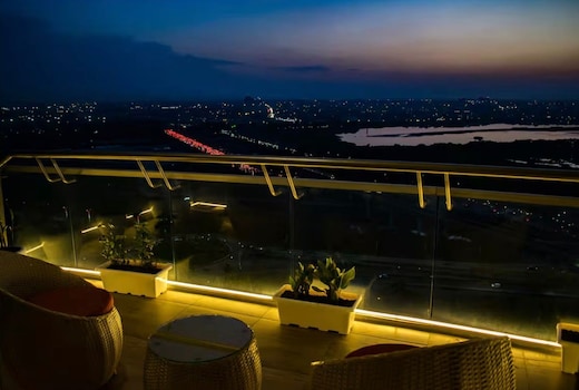 Top Floor 43 River View Stay At Supernova Noida