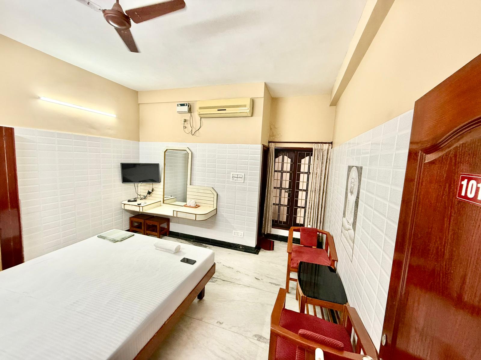 Maruthi Residency - Tap to explore photos
