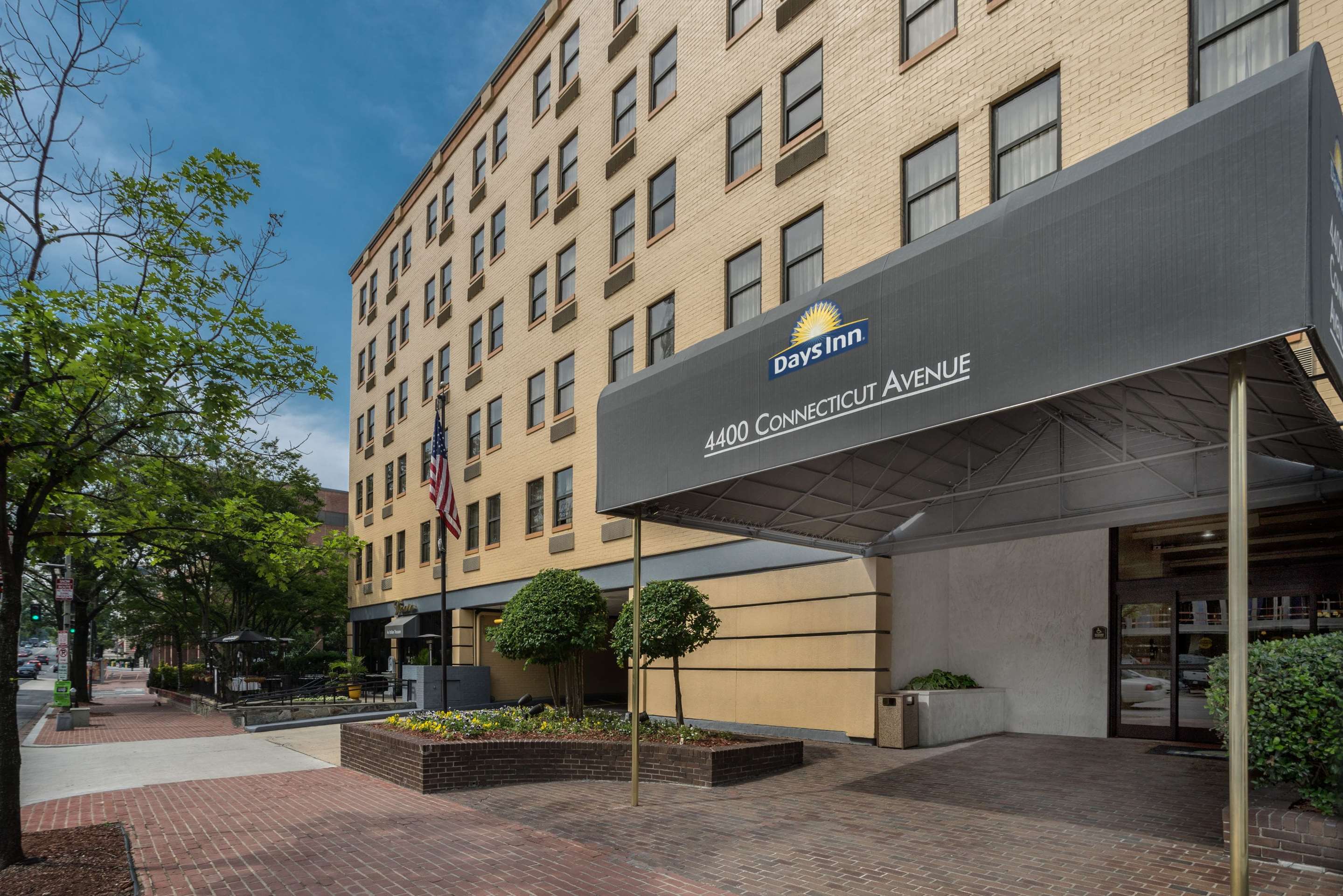 Days Inn by Wyndham Washington DC/Connecticut Avenue - Tap to explore photos