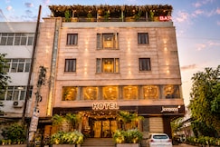 Hotel Navdurga, Luni