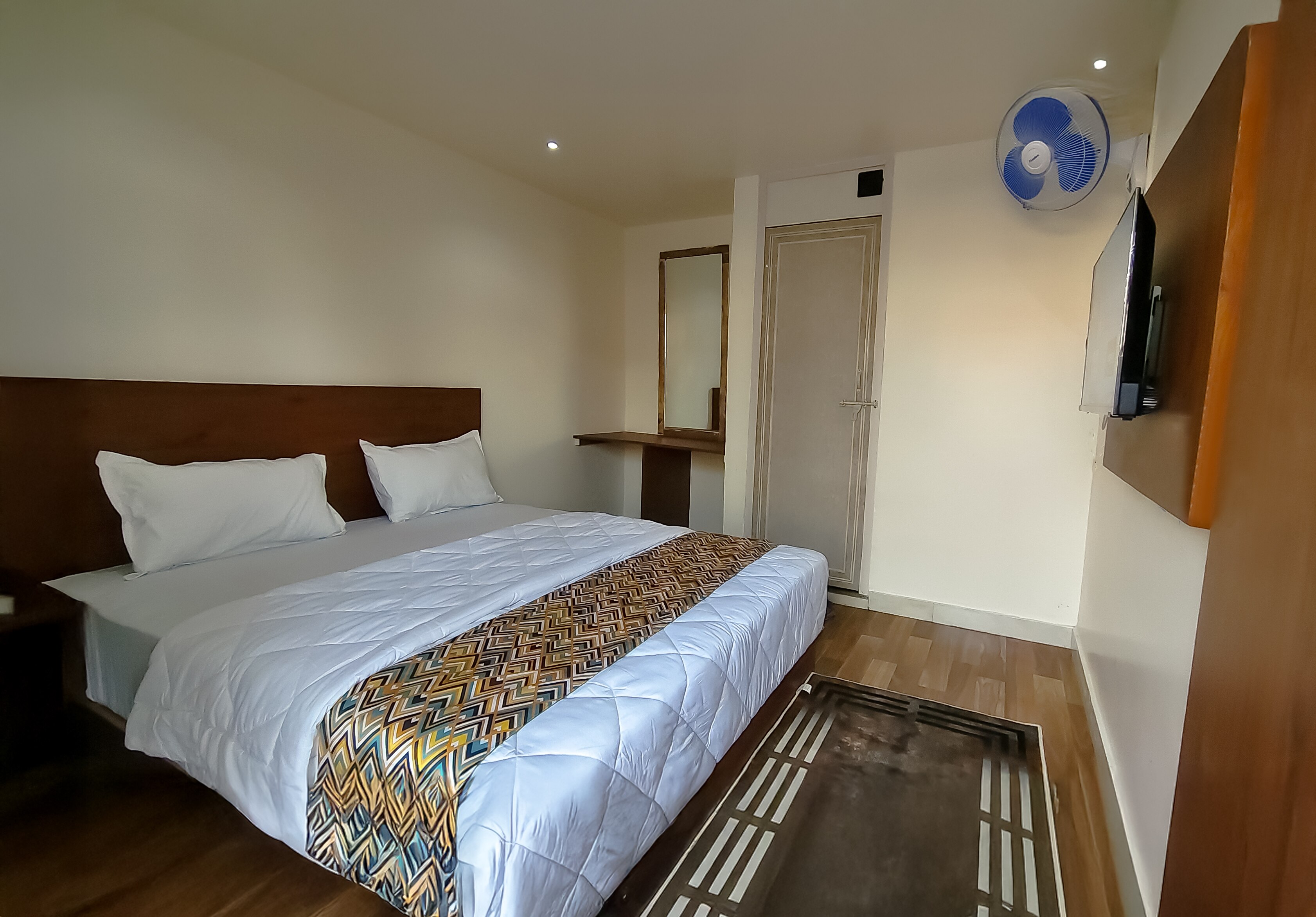 Happy Stay Lodging and Restaurant 4